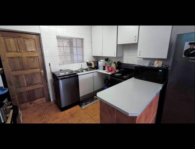 2 BEDROOM TOWNHOUSE FOR SALE IN NEW REDRUTH